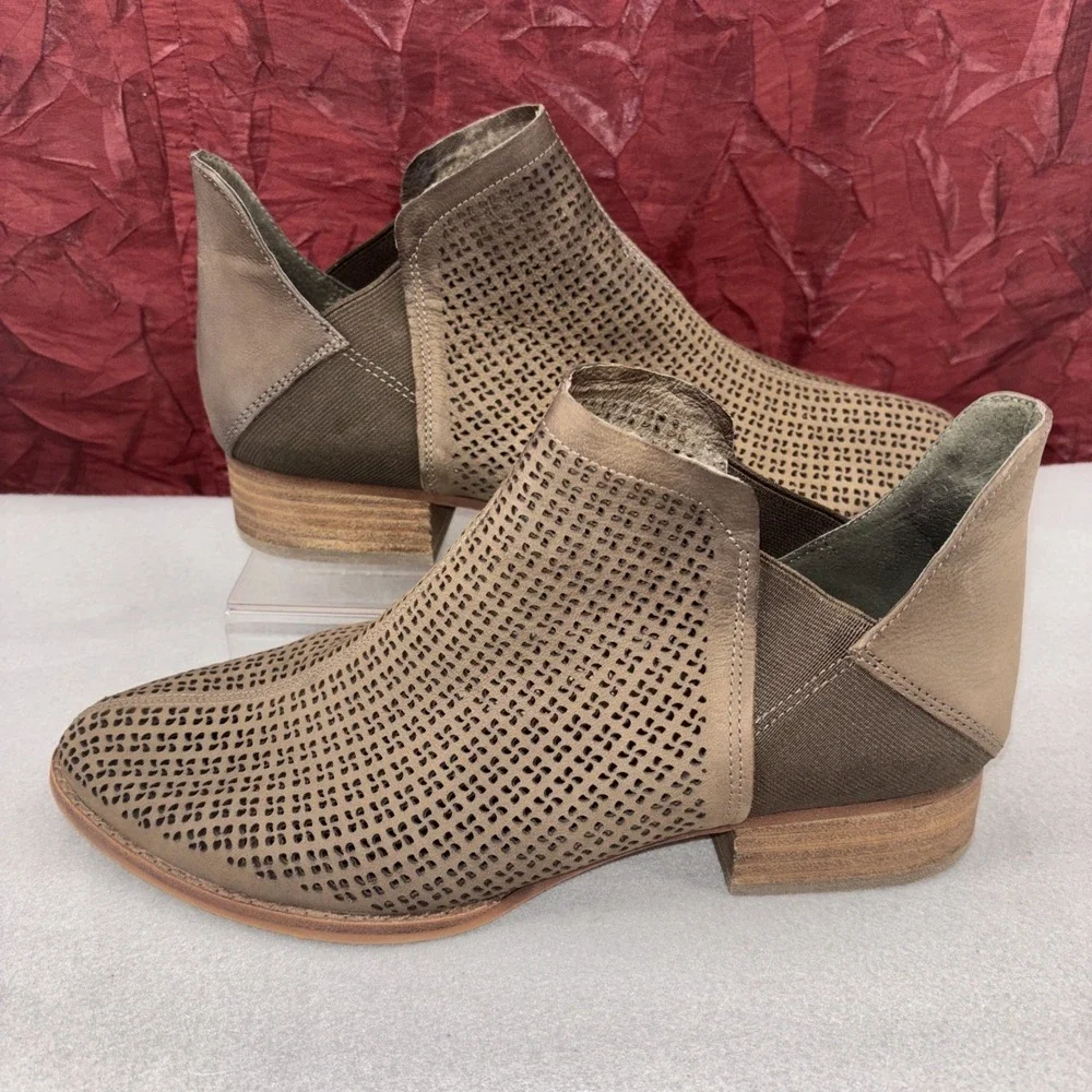 Vince Camuto Celena Brown Leather Ankle Booties Laser Cut Women's 9M EUC